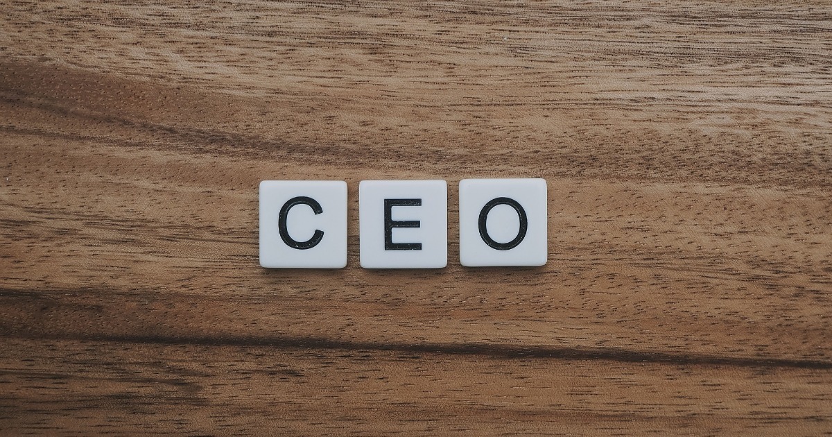 Quedar asombrado Adición lo hizo Qué significan y en qué se diferencian CEO, COO, CMO, CFO, CIO, CTO, CCO y  CDO? - Diferenciador