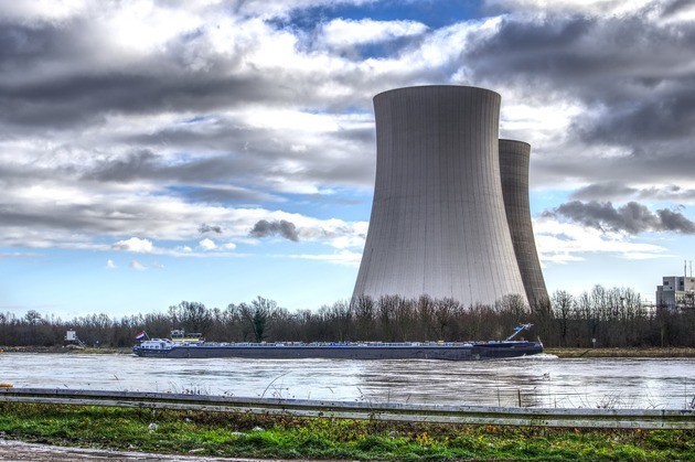 planta de energía nuclear no renovable