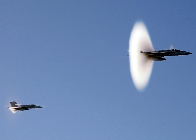Jet breaking the sound barrier physical phenomenon